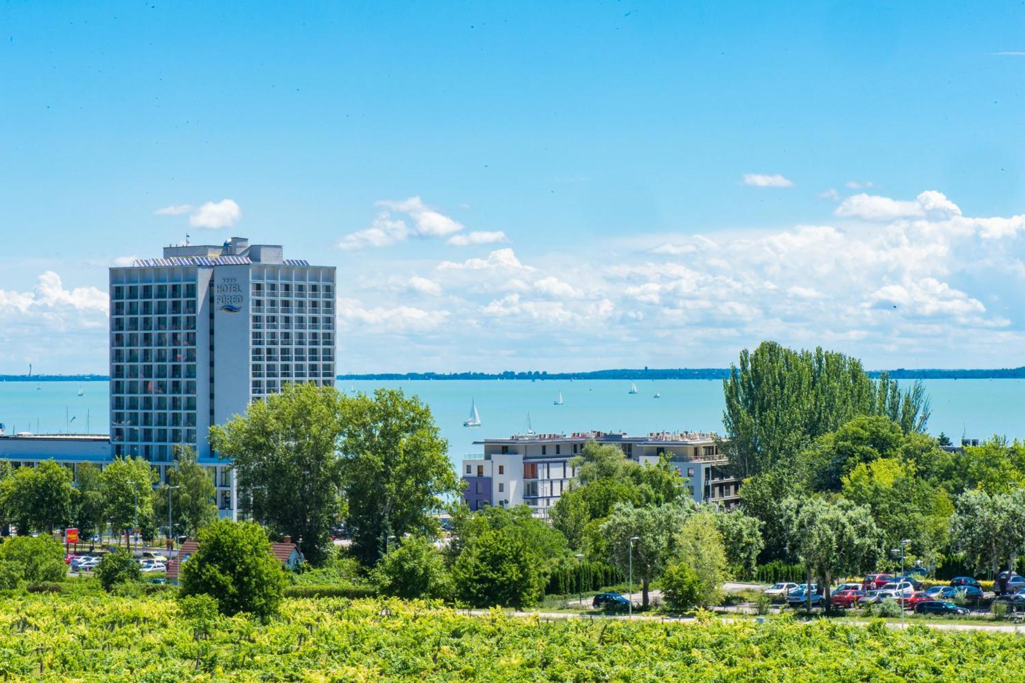 Akademia Hotel Balatonfured Exterior photo