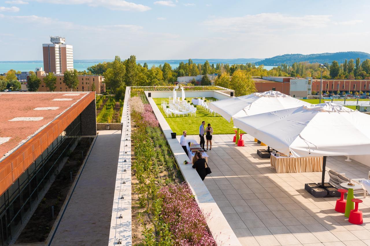 Akademia Hotel Balatonfured Exterior photo